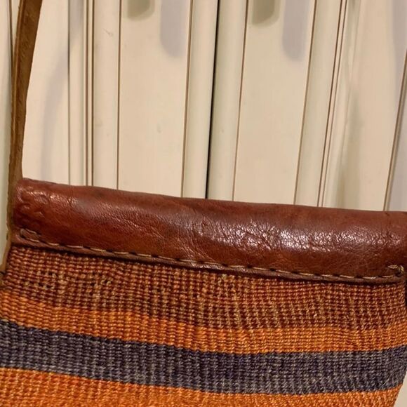 Women's Leather and wicker Crossbody Satchel Handbag - Picture 5 of 5